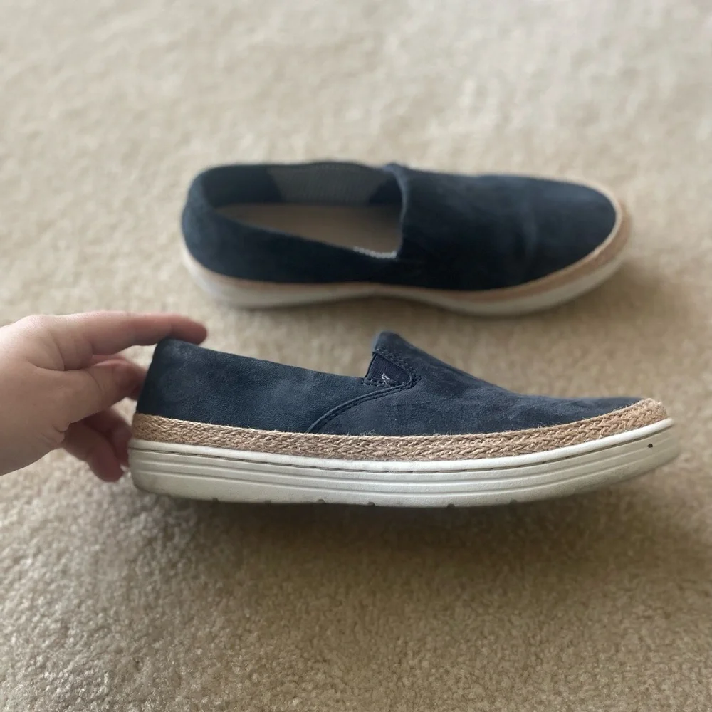Clark’s Marie Pearl Espadrille‎ loafer flats. Navy. Women size 8.5